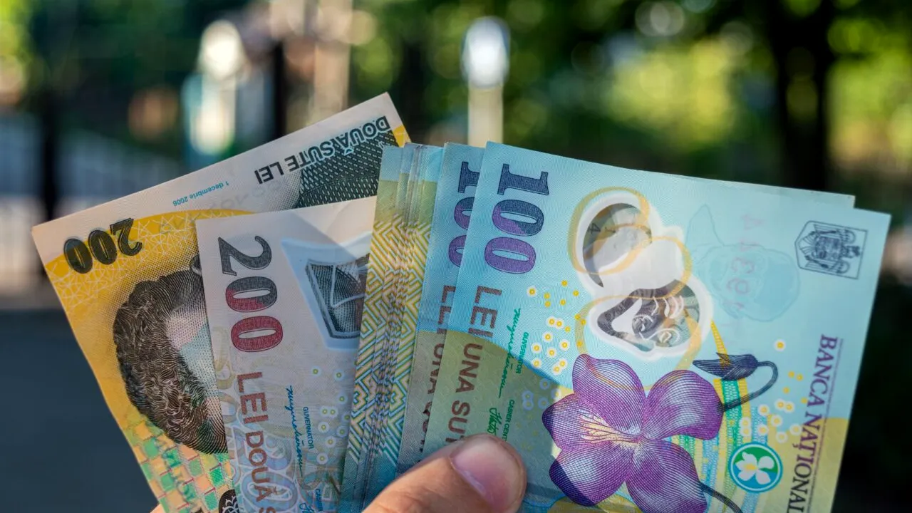 E oficial: Indemnizațiile și alocațiile pentru copii, întârziate cu o zi. Banii ajung pe carduri vineri, 9 ianuarie.